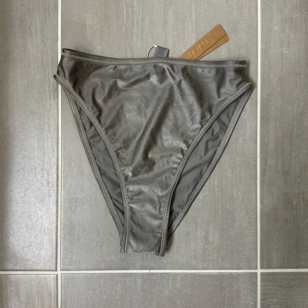 SKIMS SHINE SWIM MID WAIST BOTTOM SMOKE